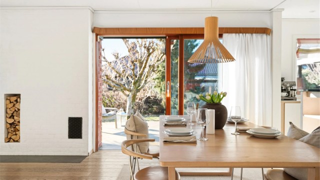 Direkte utgang til stor, avskjermet og solrik hage.