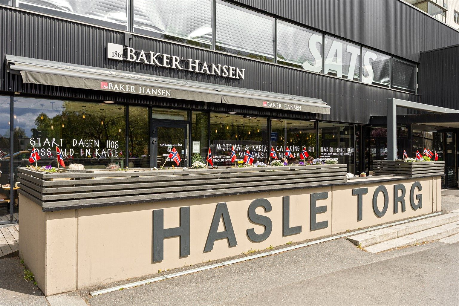 Baker Hansen er et populært spisested på Hasle Torg