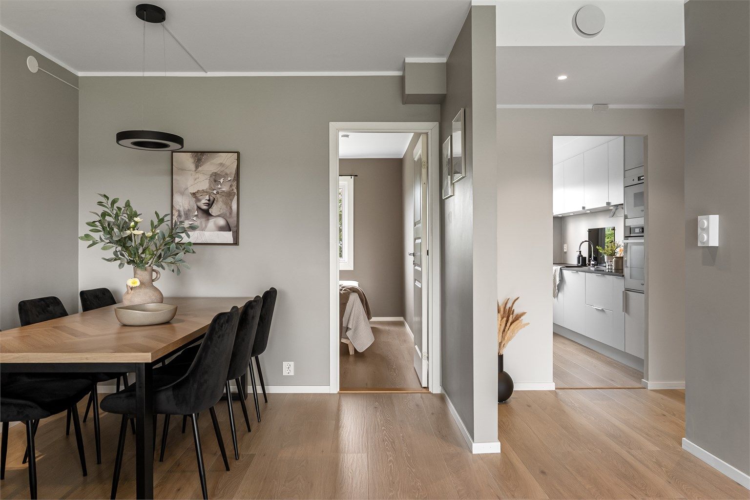 Hjertelig velkommen til strøkne Torgny Segerstedts vei 63! Presenteres av Ingvar Nypan v/ Eiendomsmegler Krogsveen