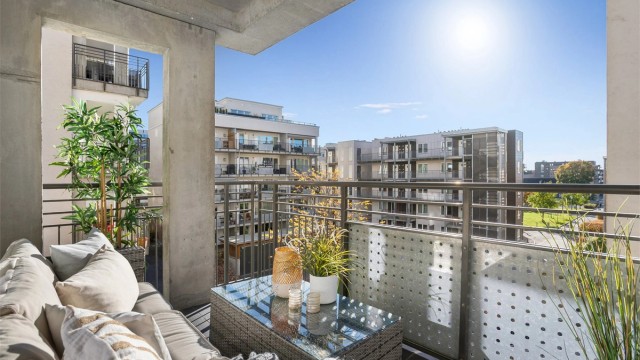 Balkong-utsikt mot gårdstun og Lørenparken