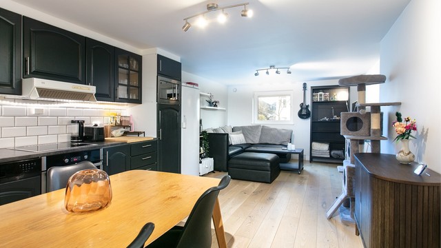 Stue/kjøkken med spiseplass i underetasjen - ikke bruksendret og omsøkt