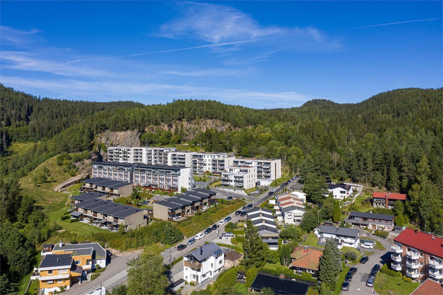 Dette er leiligheten for deg som ønsker å bruke skogen som egen hage og samtidig ha kort vei til byen