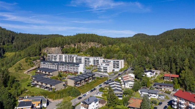 Dette er leiligheten for deg som ønsker å bruke skogen som egen hage og samtidig ha kort vei til byen
