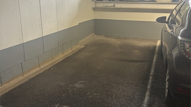 Parkeringsplass i felles garasjeanlegg på ca. 11,2 m² merket med nr.19. Bod fra oppgang 57 er målt til ca. 5 m² merket med nr 1622.