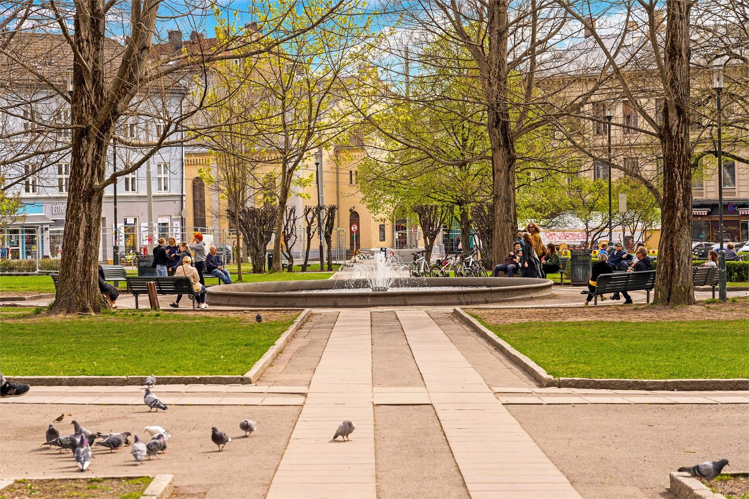 Du må nesten ta deg en liten rusletur og nyte området, da vil du oppdage flere lokale godbiter, og plutselig har du oppdaget din nye favorittplass. 