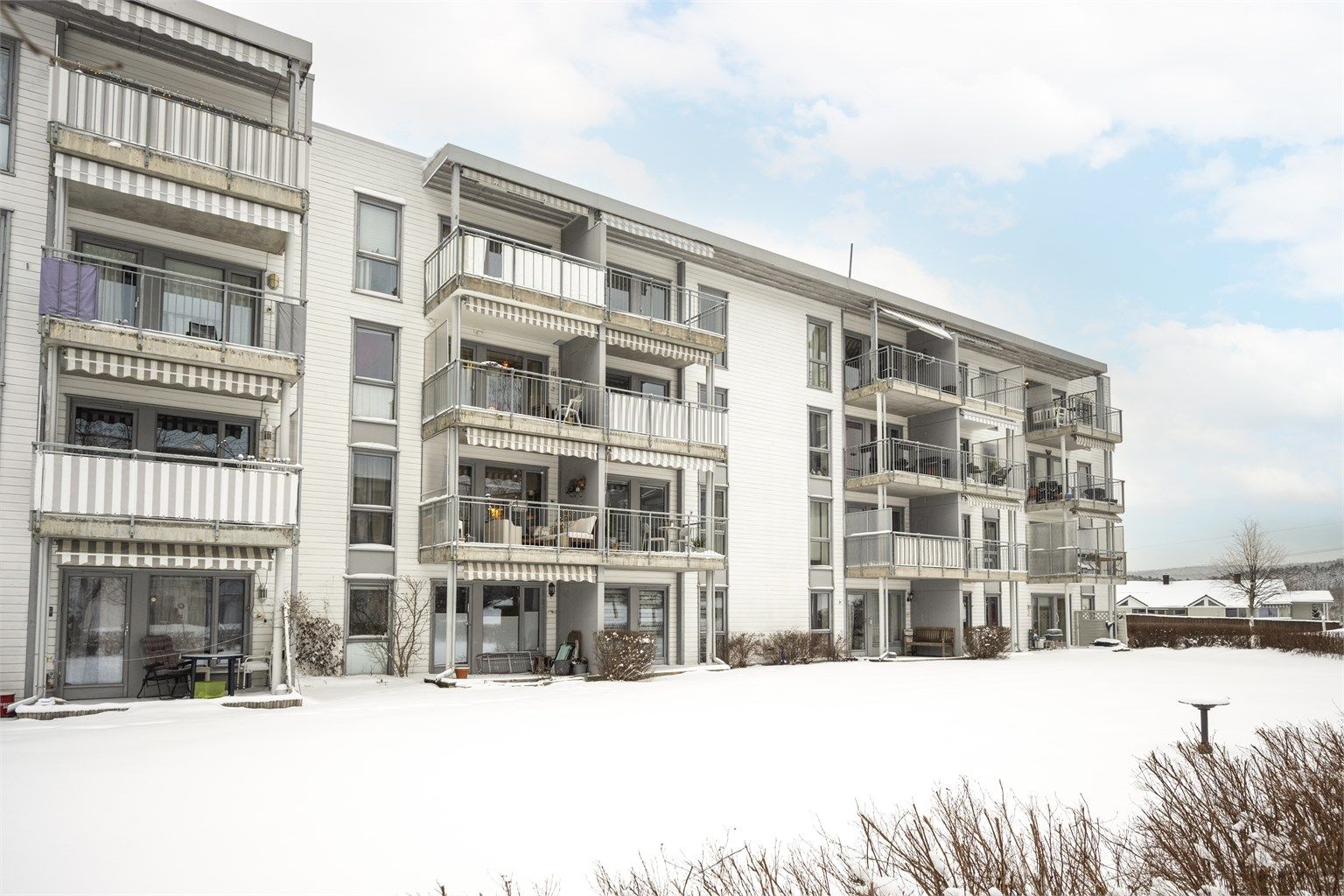 Fasaden sett fra balkongsiden og mot syd. Foto: Martine Eren Jacobsen.