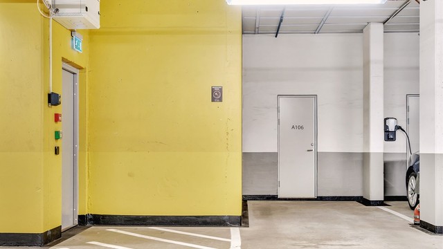 Det medfølger egen garasjeplass i Marienfryd Garasjesameie. Kostnader knyttet til garasjeplassen pålydende kr 352,- i mnd.