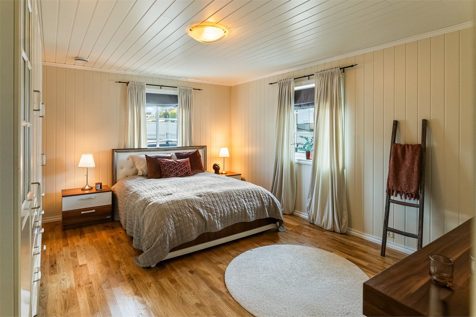 I 1. etasje finner du boligens hovedsoverom.