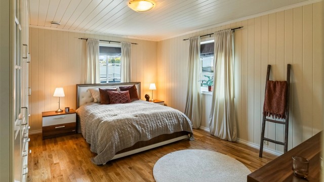 I 1. etasje finner du boligens hovedsoverom.