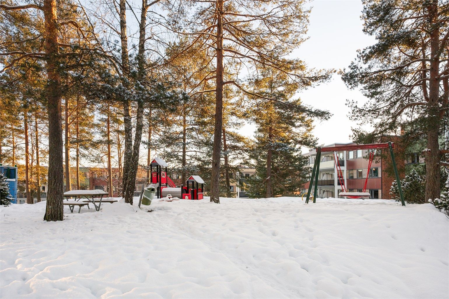 Området er svært barnevennlig med bilfrie soner og lekeplasser rett utenfor døren.