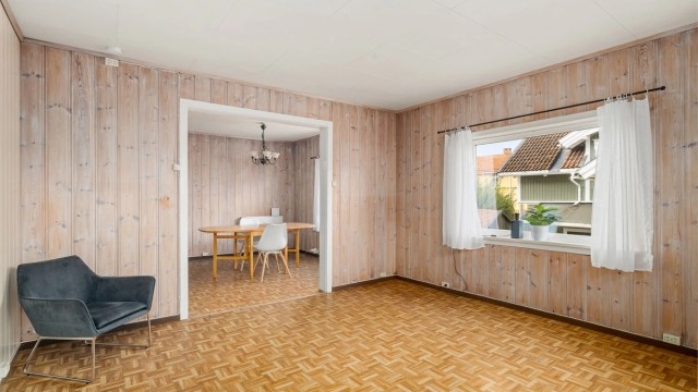 Opprinnelig del: 1. Etasje har to stuer med delvis åpen løsning.
