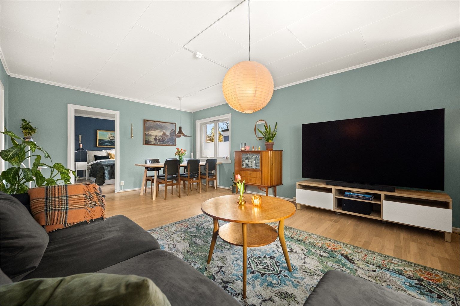 Det ekstra vinduet i gavlveggen, gjør at du kan sette opp to lettvegger og lage et lite soverom nr 2?