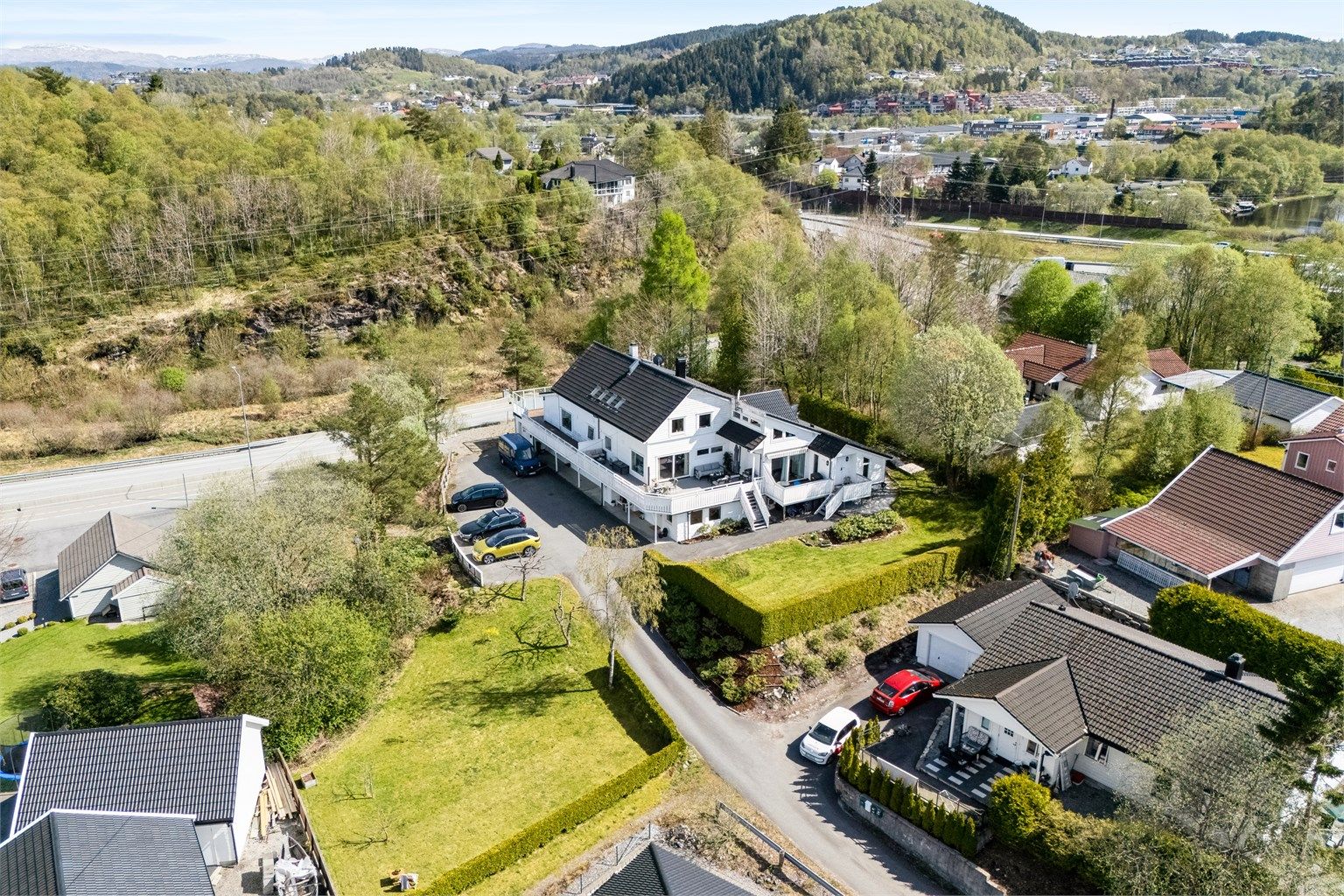 Oversiktsbilde av eiendommen