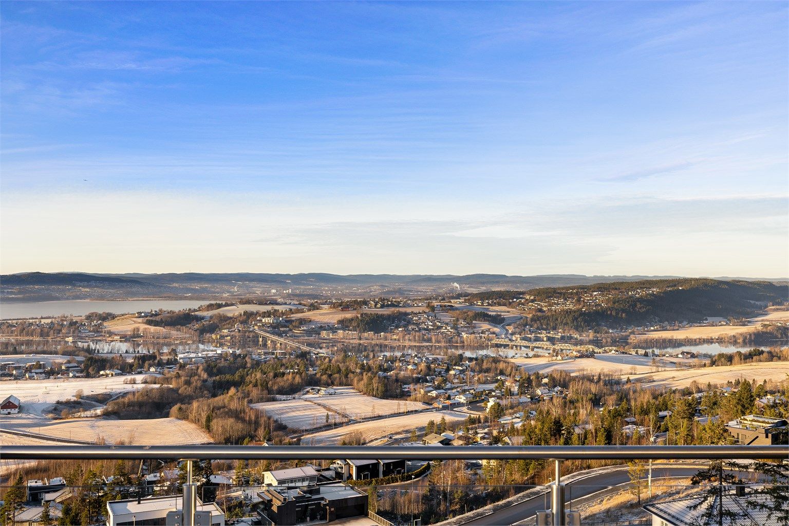 Vestvendt, solrikt og utsikt!