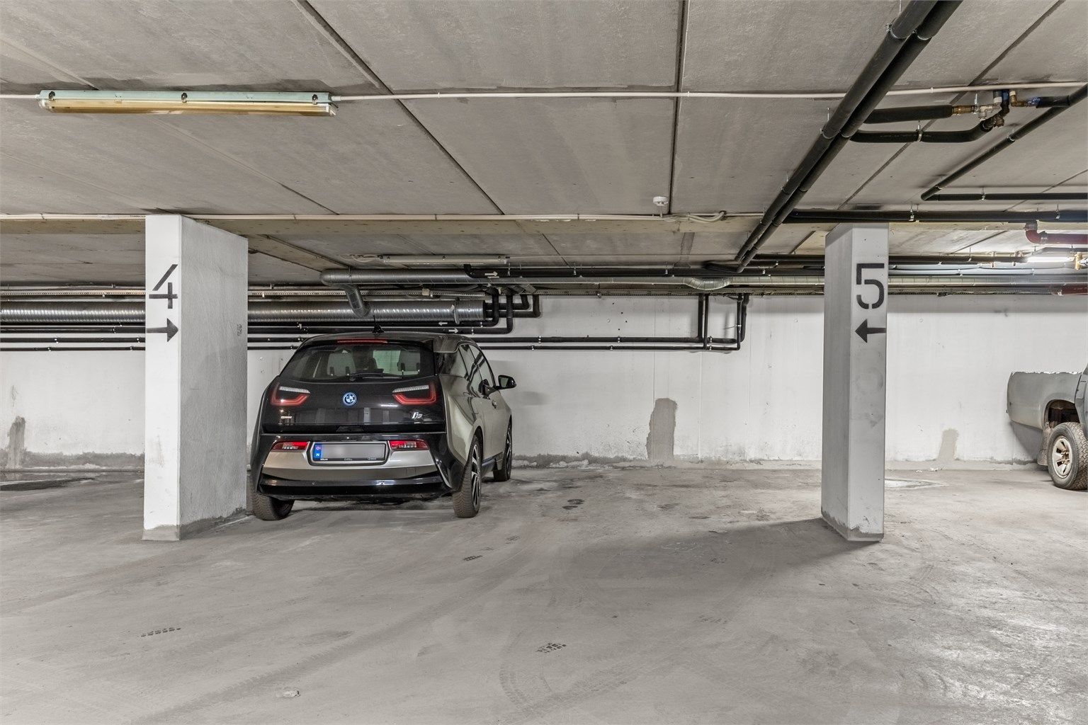 God størrelse på garasjeplassen. 