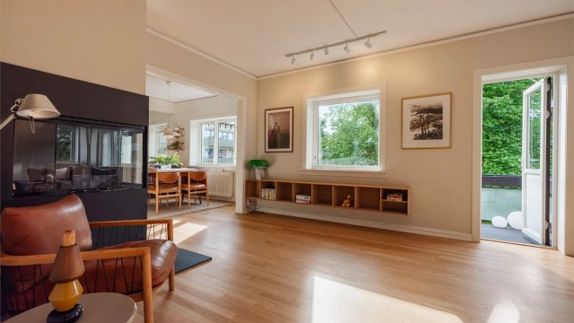 Oppvarming med radiatorer som er inkludert i felleskostnadene.