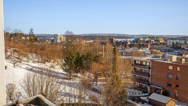Hamangskogen 77 er en flott 3(4)-roms endeleilighet med fantastisk utsikt og gode solforhold