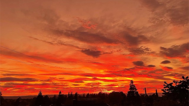 Fra boligen ser man fantstiske solnedganger hele året. Foto - Selger.jpg