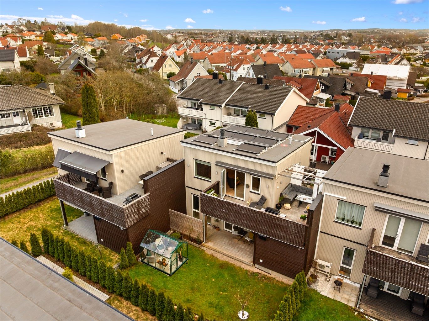 Hagen er en lettstelt og skjermet tumleplass for både liten og stor.