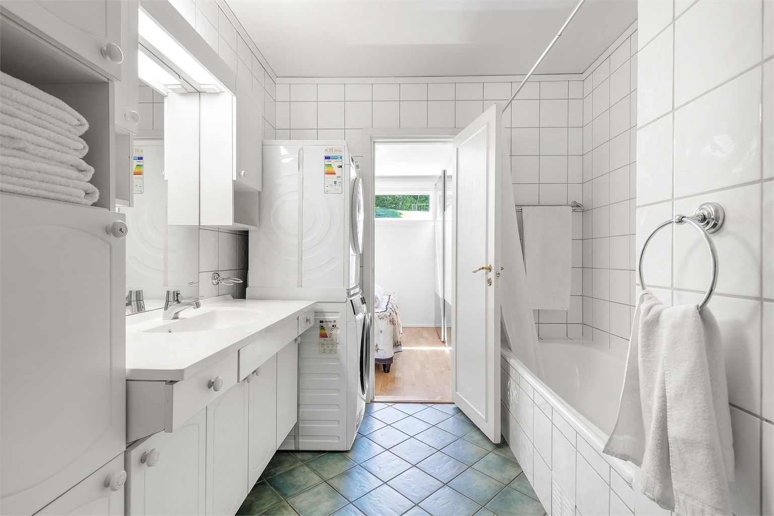 Badet ble oppgradert omkring 2004 ifølge selgers opplysninger.
