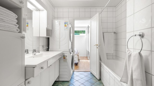 Badet ble oppgradert omkring 2004 ifølge selgers opplysninger.