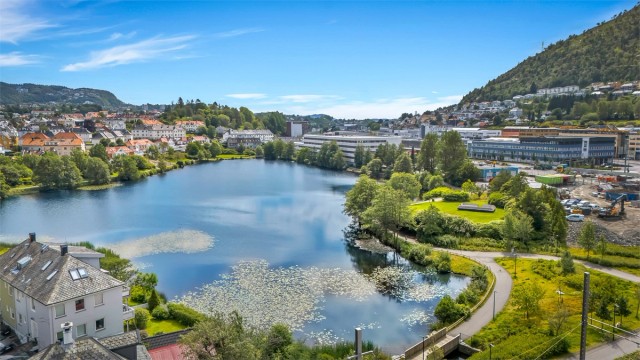 Utbyggingen langs Solheimsvannet er en del av en større transformasjon av Mindemyren-området, der industri skal erstattes av blant annet boliger og nye parkområder.