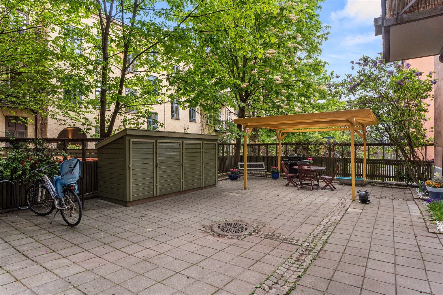 Mulighet for sykkelparking i bakgård.