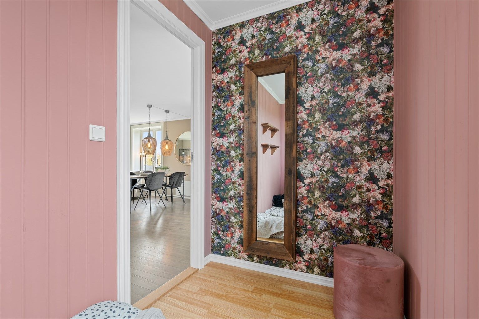 Dette soverommet kan alternativt fylle rollen som walk-in closet, i praktisk nærhet av badet. Bilde er tatt fra forrige salg