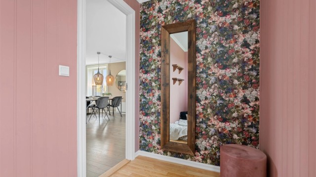 Dette soverommet kan alternativt fylle rollen som walk-in closet, i praktisk nærhet av badet. Bilde er tatt fra forrige salg