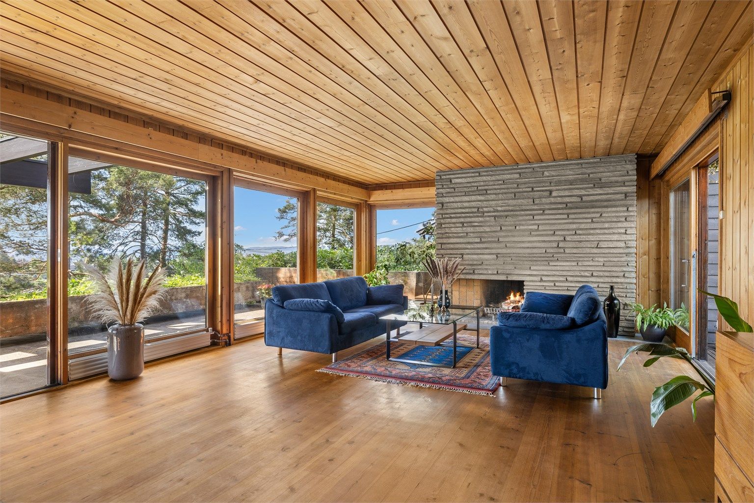 Velkommen til Sponstuveien 46 - Stor og solrik arkitekttegnet enebolig | Utsikt | Flott atrium | Blindvei