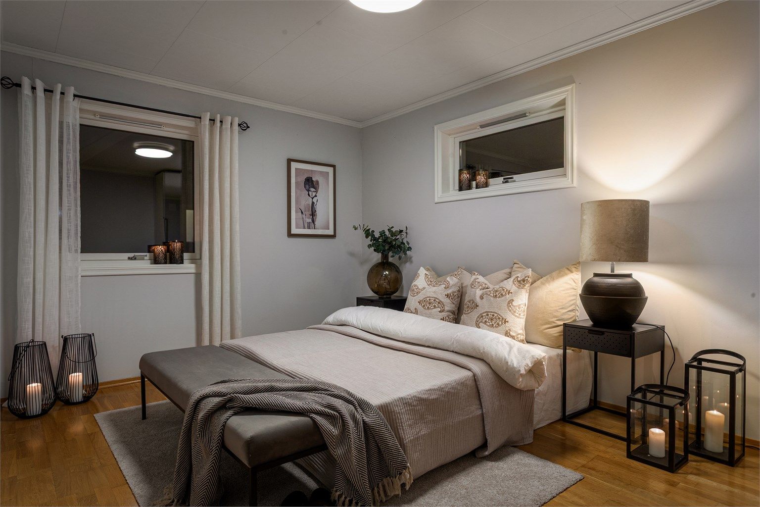 Soverom 1 med gulvvarme og garderobeskap