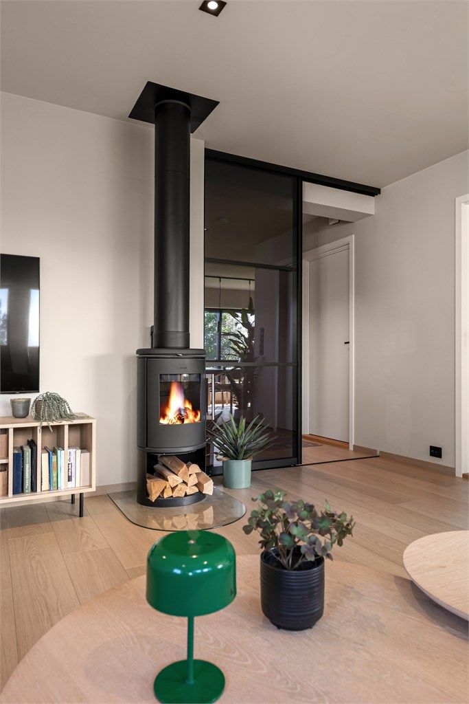 Leiligheten har balansert ventilasjon med varmegjenvinning for et sunt og energieffektivt inneklima.