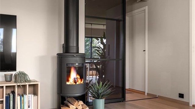 Leiligheten har balansert ventilasjon med varmegjenvinning for et sunt og energieffektivt inneklima.