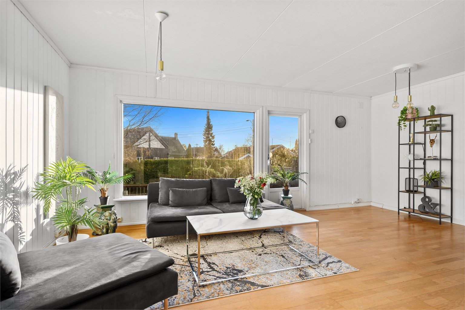 Stue med utgang til terrasse og hage