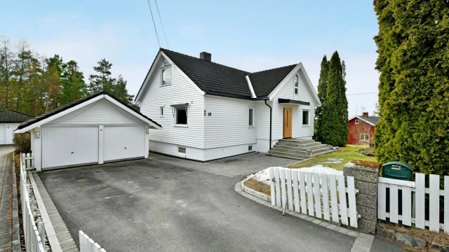 Sebastian Håbesland v/Krogsveen presenterer Iduns vei 10 - flott beliggende enebolig med dobbelgarasje i et populært boområde på Hellerasten/Sofiemyr