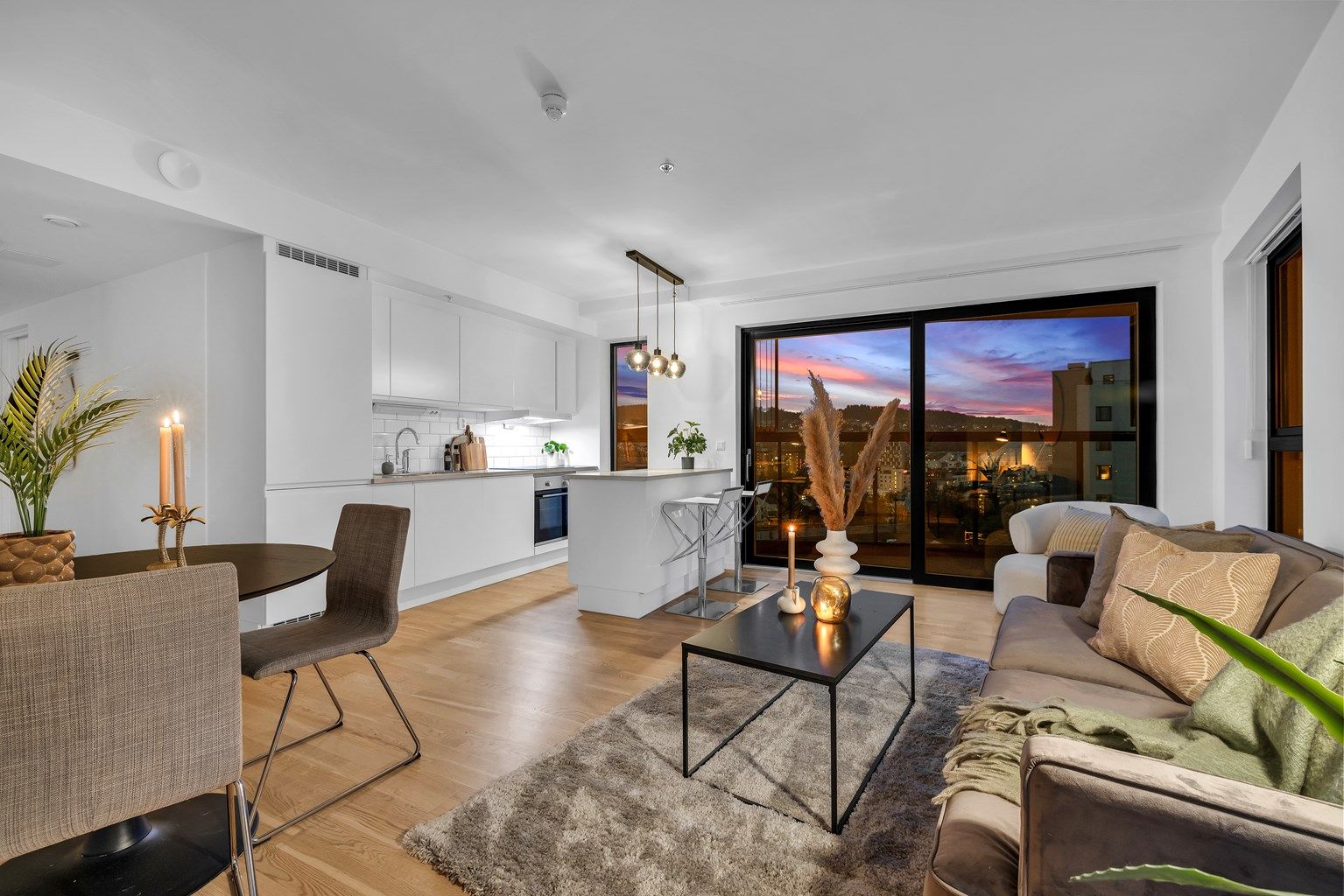 Eiendomsmegler Krogsveen v/ Vegard Gran-Andersen ønsker deg til Landstads gate 47 - En moderne 3-roms leilighet beliggende fritt i 9. etasje, uten innsyn. 