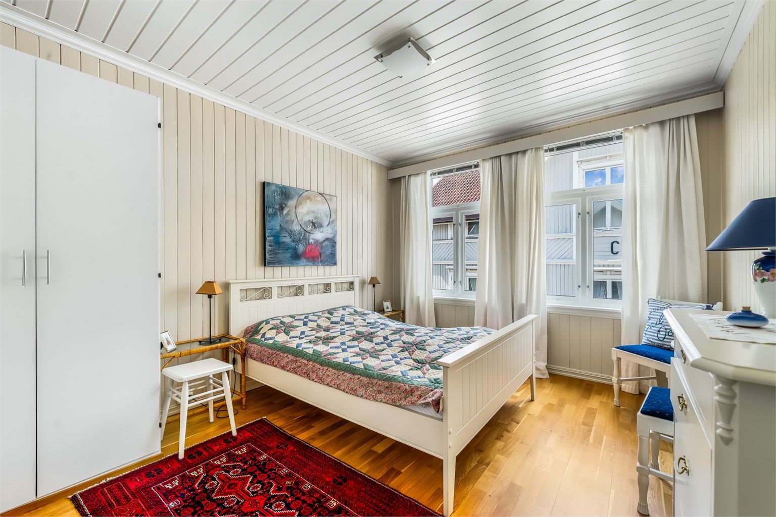 Etasjen har fire soverom med gode størrelser. 