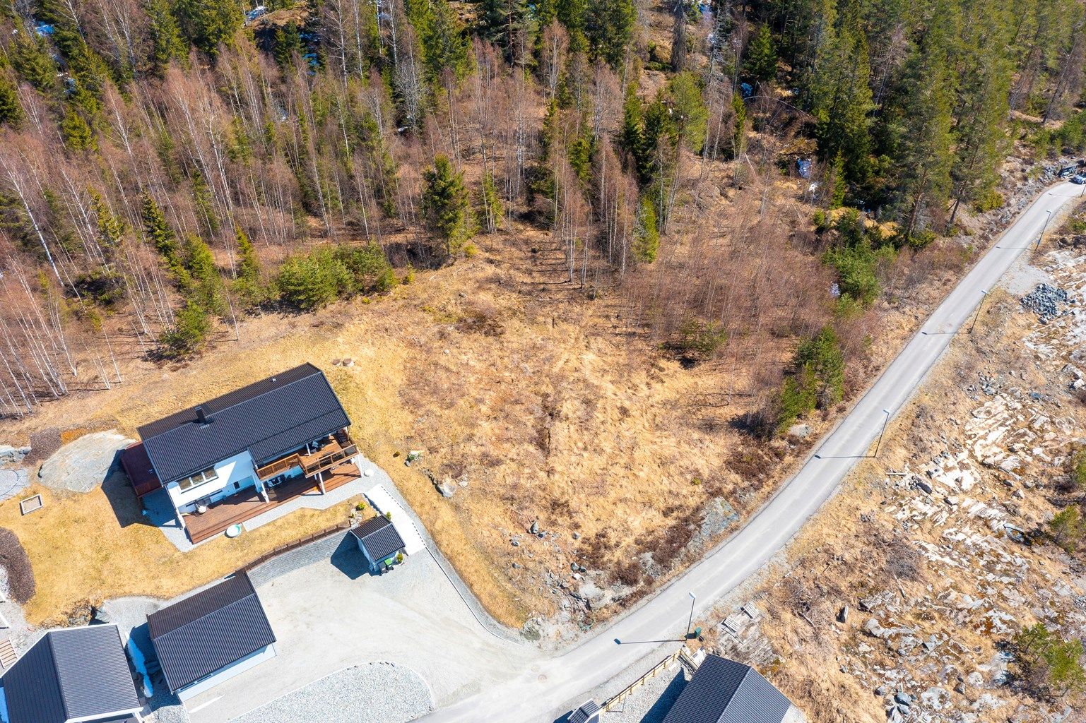 Tomten er lett skrånende