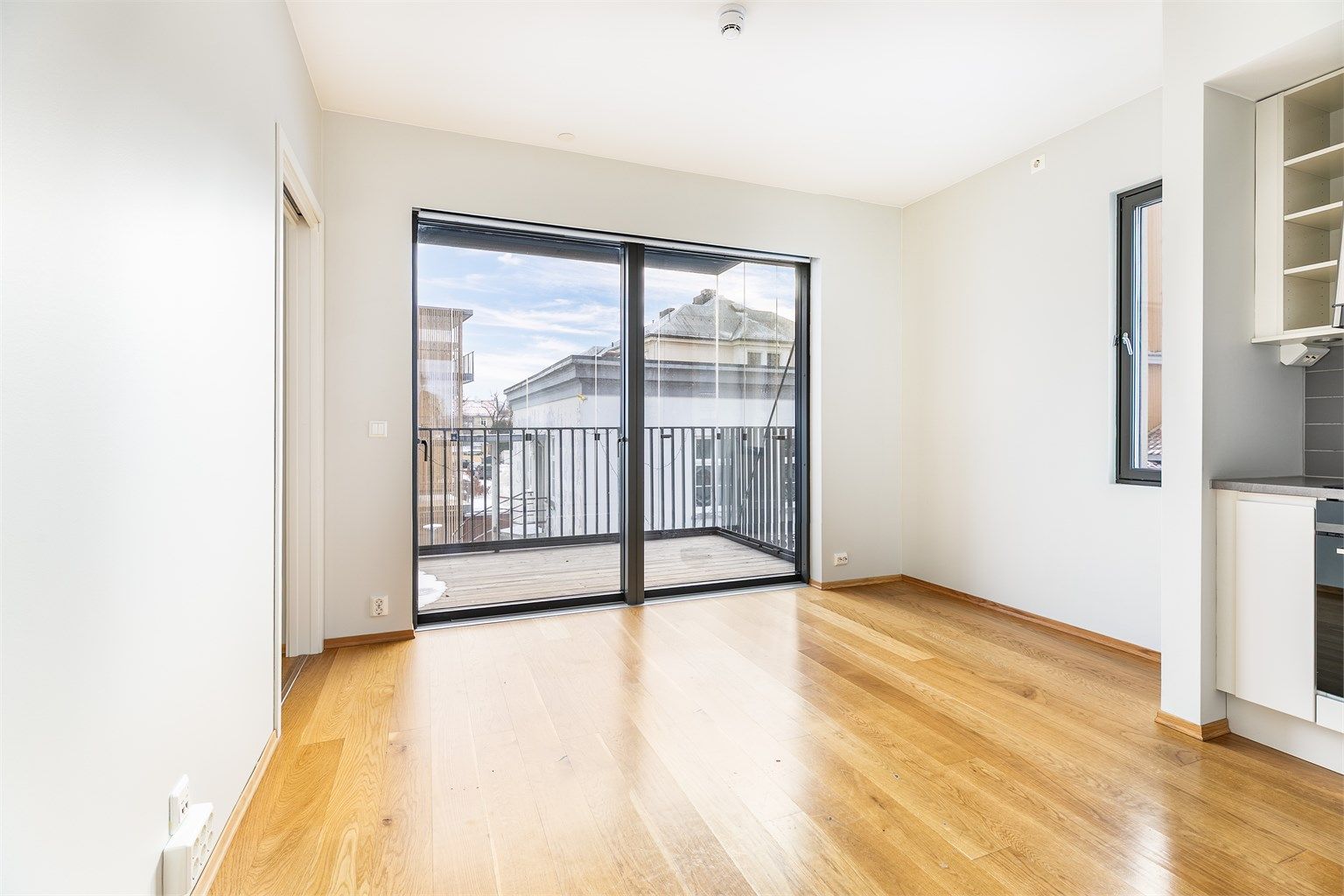 Leiligheten ble ferdigstilt i 2019 og er gjennomgående i vestre ende av tredje etasje, med balkong mot syd. Fotograf; Børge Oppegård.