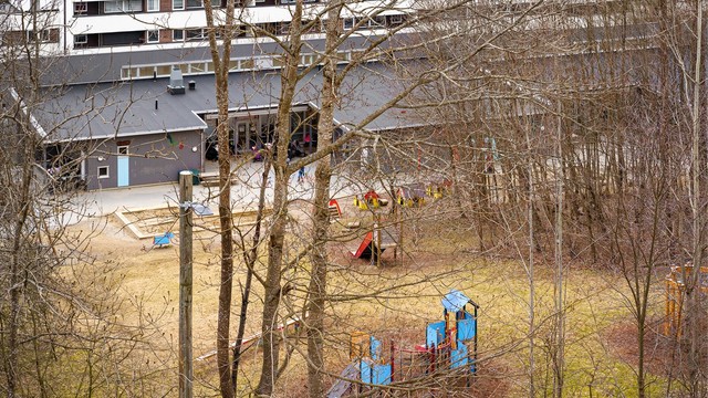 Dønski barnehage ligger i umiddelbar nærhet, kun en kort spasertur unna.