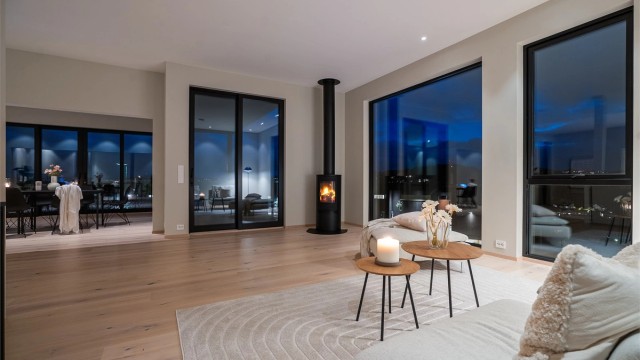 Krogsveen v/Azra Hadzic har gleden av presentere Spireaveien 43 - en nyoppført enebolig m/hybel, hage, garasje og 4 soverom i hoveddelen.