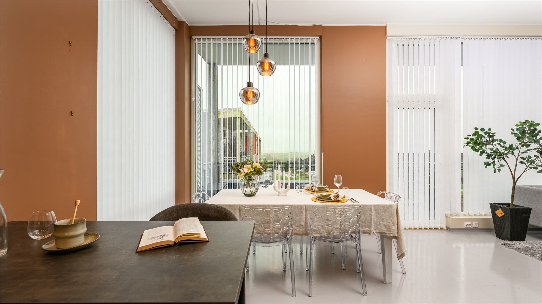 Fra stuen er det direkte utgang til balkongen.