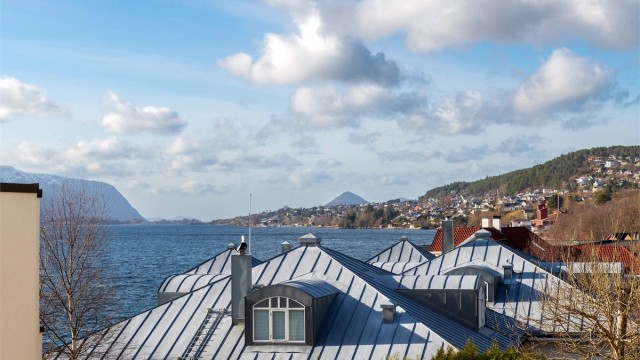 Flott utsikt mot vest mot Borgundfjorden