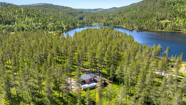 Fritidseiendommen har fredelige omgivelser. Foto: Hallvard Rimereit