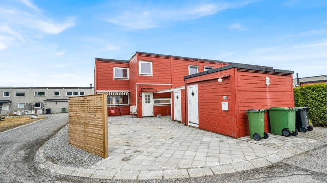 Jonas Ekse Hovland v/ Krogsveen har gleden av å presentere Landskronaveien 183 - et arealeffektivt og familievennlig rekkehuset over to plan.