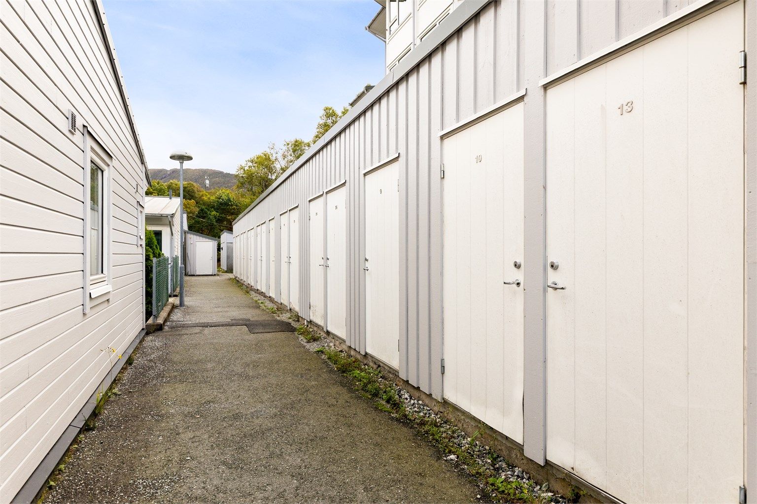 Leiligheten disponerer privat utebod. Denne ligger like ved inngangspartiet til leiligheten.
