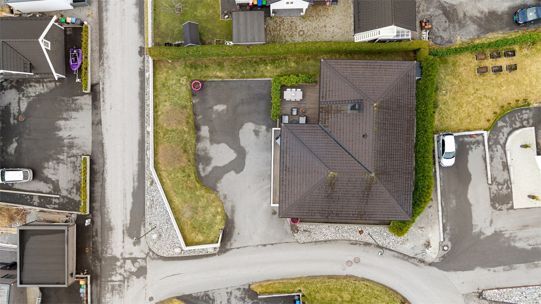 Dronebilde av tomten sett fra fugleperspektiv