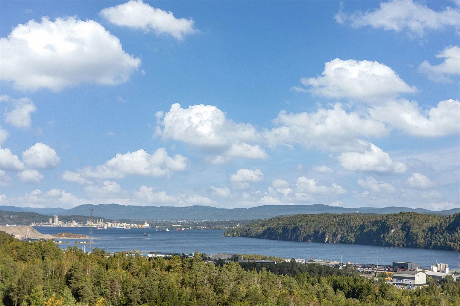 Området byr på fine turområder i umiddelbar nærhet.