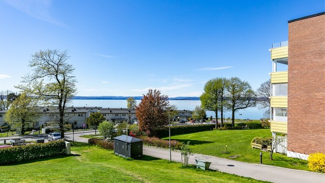 Få om noen andre boligområder langs Oslofjorden kan vise til en tilsvarende beliggenhet som Refsnes når utsikten, solforholdene og nærheten til sjøen tas med i betraktning.