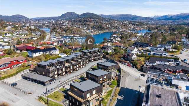 Nærhet til sjø, flotte turmuligheter og det meste du trenger i hverdagen